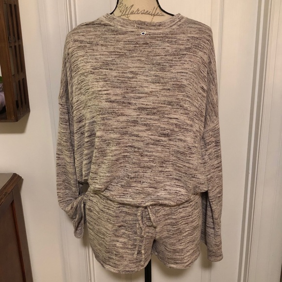 Aerie Lounge set Large - Picture 1 of 6